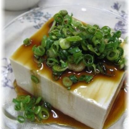 残りの島豆腐で冷奴です（ｖｖ）　冷たく冷やしてのど越しサッパリ～♪　　パパさんのおつまみに・・とっても美味しかったです＾＾*